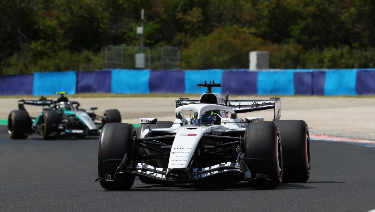 'Checo' Pérez finaliza en el vigésimo puesto de unas prácticas libres dominadas por los Ferrari (Reuters)