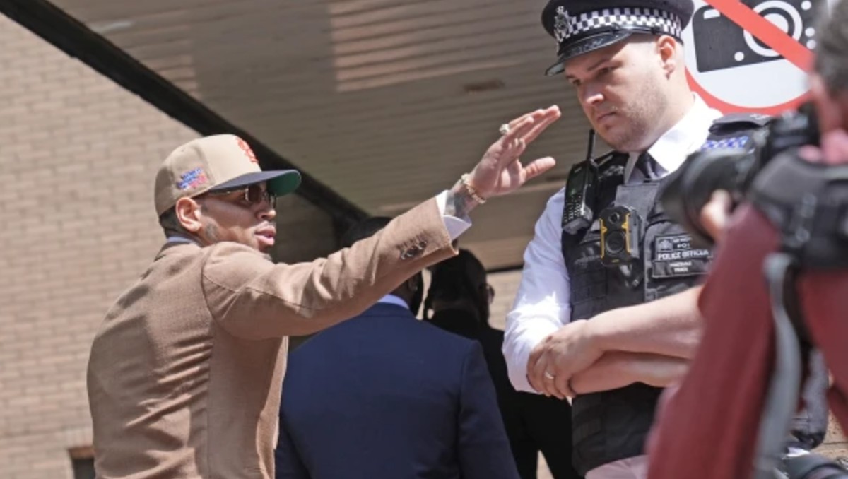 Chris Brown se declaró culpable y los cargos más graves por agresión fueron retirados. | AP