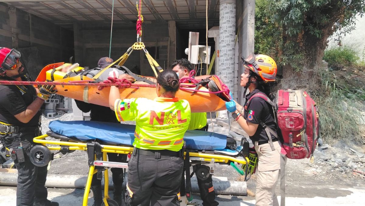 El trabajador fue valorado en el lugar y después fue trasladado a un hospital. | Especial