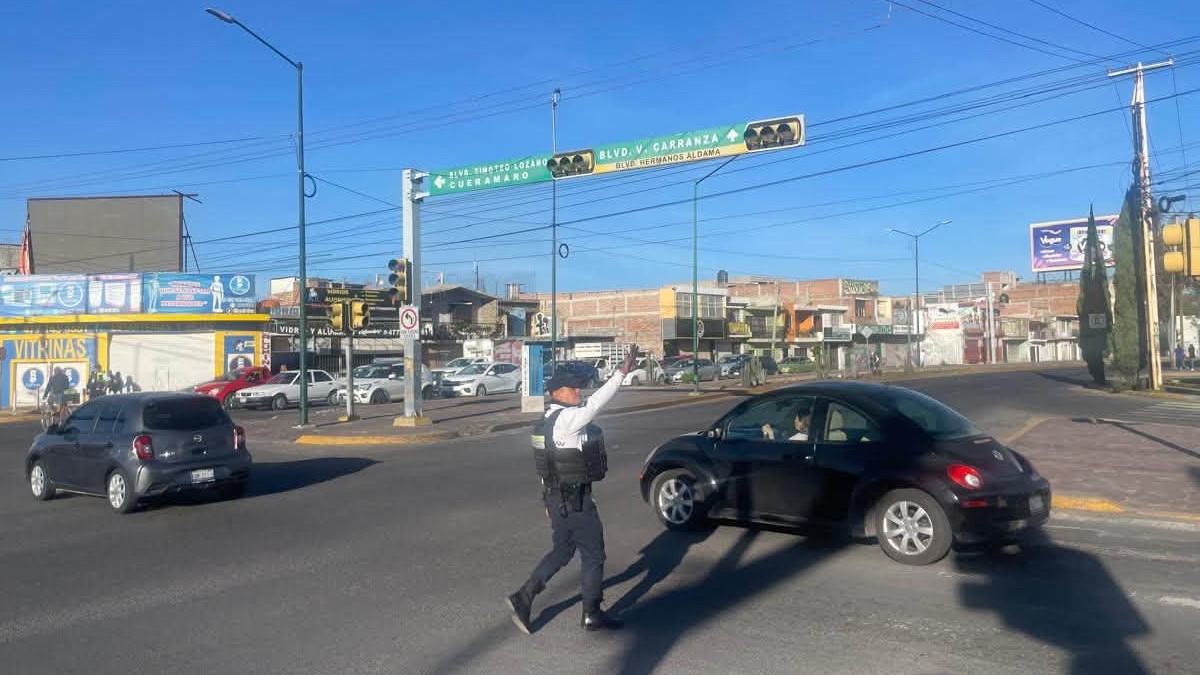 Elementos de la Policía Vial fueron desplegados en los distintos puntos afectados para agilizar la circulación. | Cortesía.