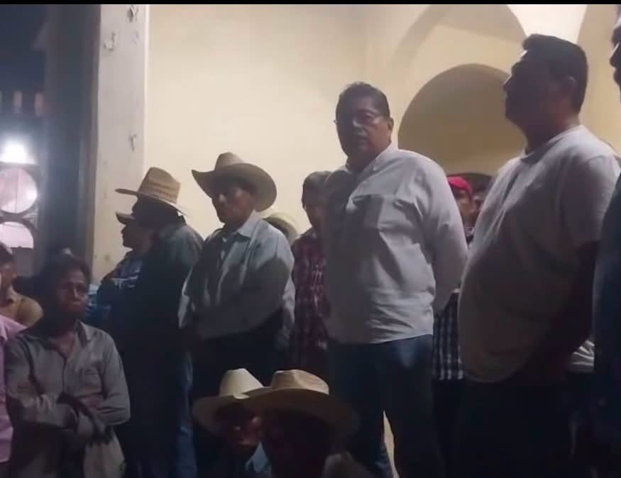 Los funcionarios fueron interceptados en la carretera Acapulco-Pinotepa Nacional, a la altura de Marquelia. | Especial