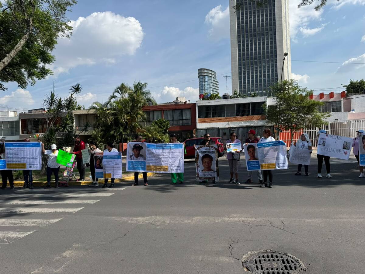 Manifestación de los familiares de ocho jóvenes desaparecidos en Jalisco. (Tony Martínez)