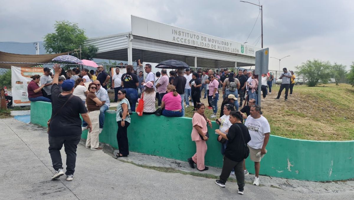 Los prestadores del servicio se manifestaron en el Instituto de Movilidad y Accesibilidad de NL. | Orlando Maldonado