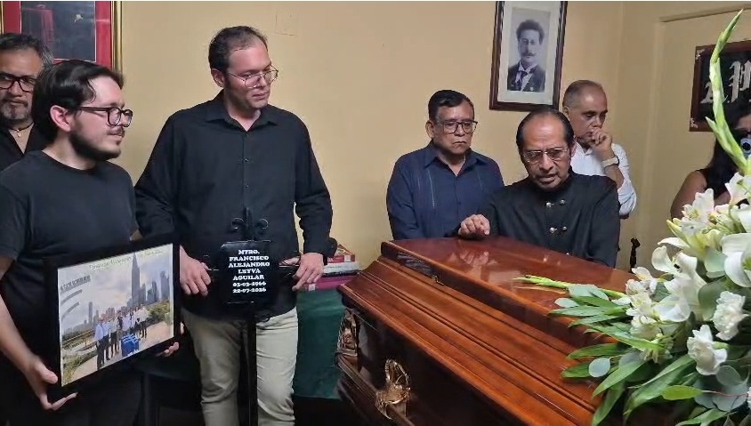 Rinden homenaje al periodista Alejandro Leyva en Oaxaca. | Foto: Álvaro Morales