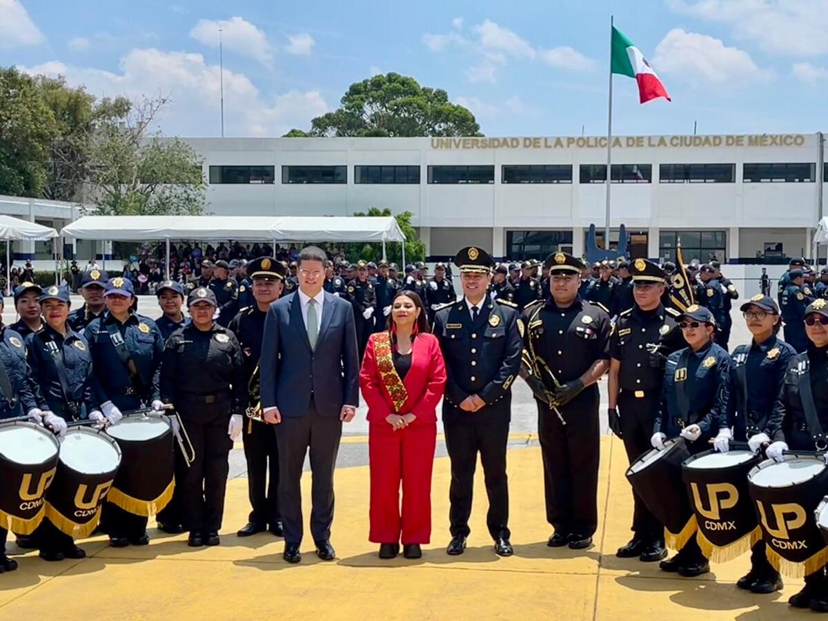 Brugada acudió a la ceremonia de graduación de 426 nuevos elementos de la Universidad de la Policía. | Foto: Rafael Montes