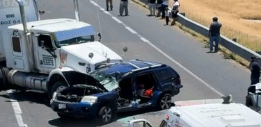 Debido al impacto, varios automovilistas que circulaban detrás no lograron detenerse a tiempo y también colisionaron, aunque con daños de menor magnitud.