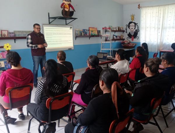 Durante el ciclo 2025-2026 IHE conformó mil 140 asociaciones escolares. Cortesía Gobierno de Hidalgo