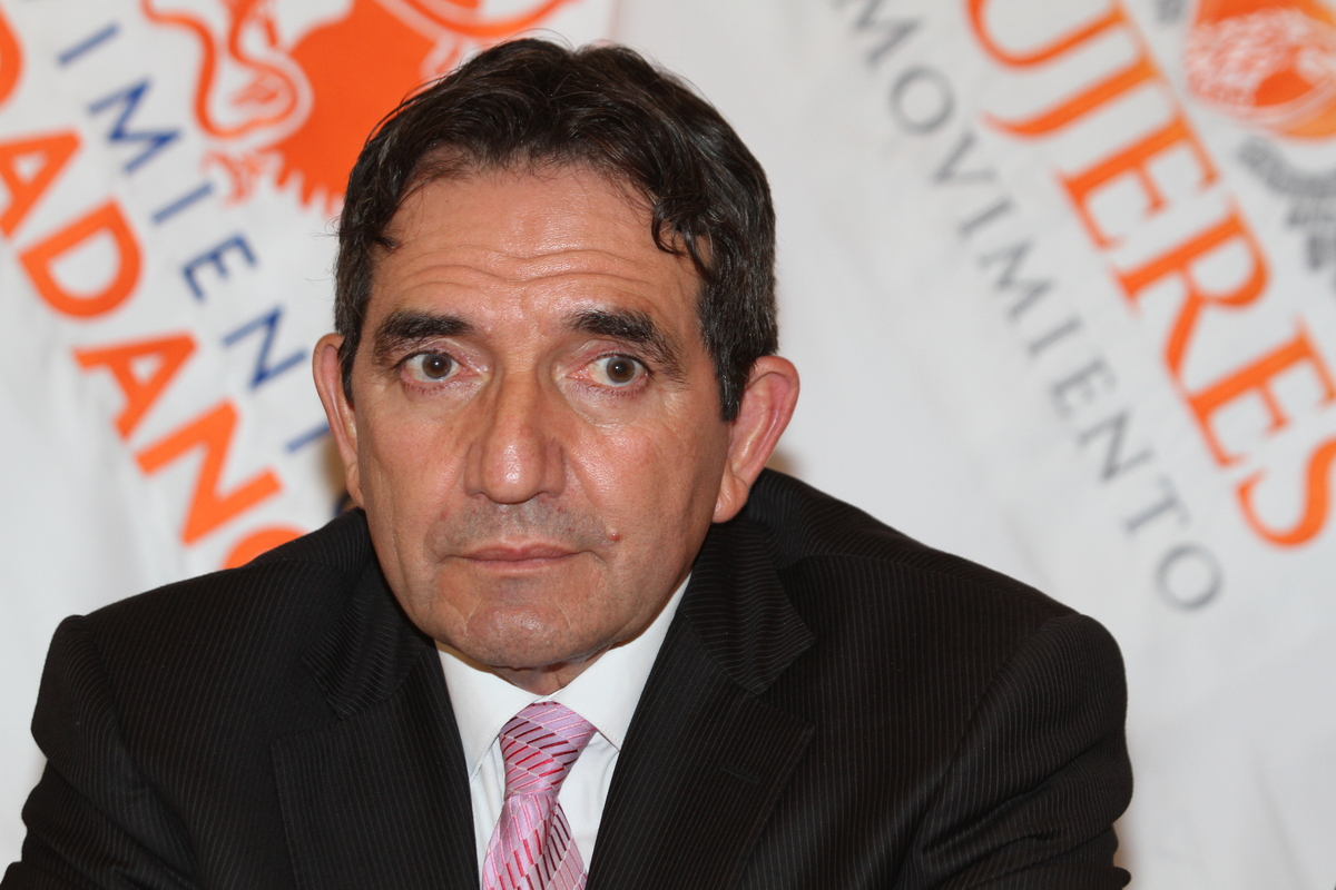 Héctor Melesio Cuén Ojeda dedicó horas a hablar de todos sus adversarios a través de sus redes. | Foto: Nelly Salas