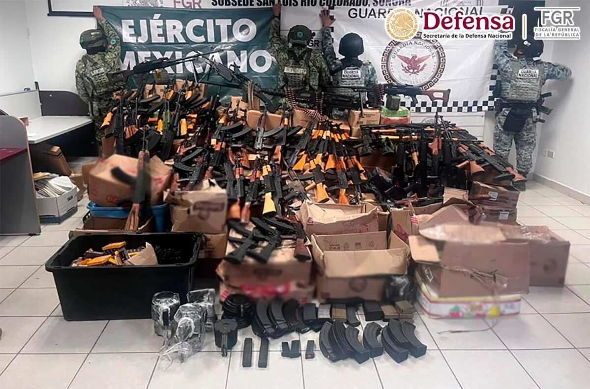 Incautan 81 armas y miles de cartuchos en San Luis Río Colorado. | Foto: Gabinete de Seguridad