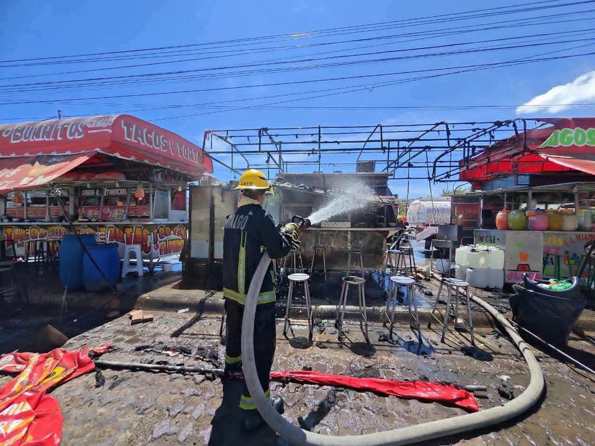 Se incendia local de comida. (Cortesía)
