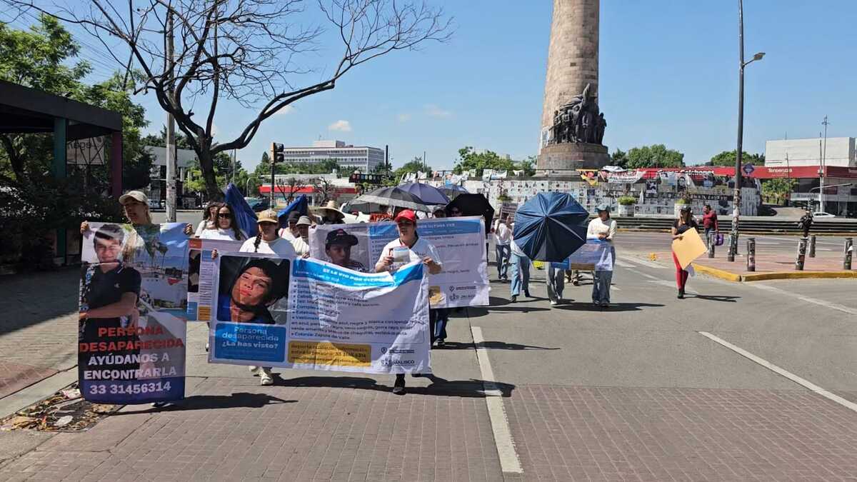 Los manifestantes se trasladaron desde la Glorieta de los y las Desaparecidos hasta el Palacio de Gobierno. ( Juan Carlos Munguía)