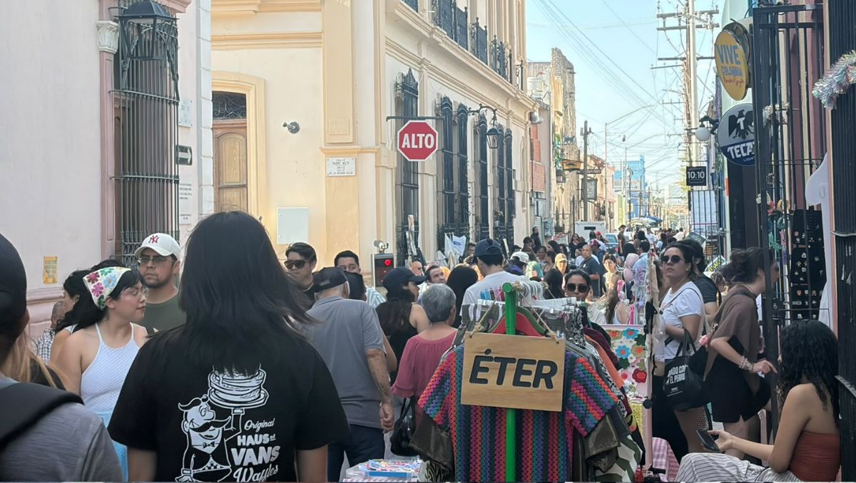 El mercadito se instala sobre la calle Francisco Javier Mina. Foto: Gabriela Garza