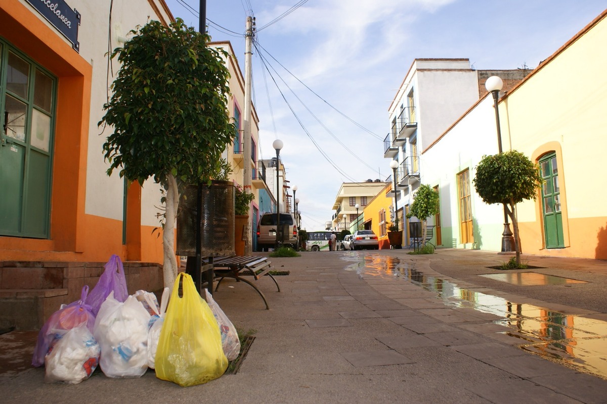 Pobladores oficializaron su solicitud para la conclusión del puente vehicular situado entre los municipios Tlaxcoapan y Tetepango. (Francisco Villeda)