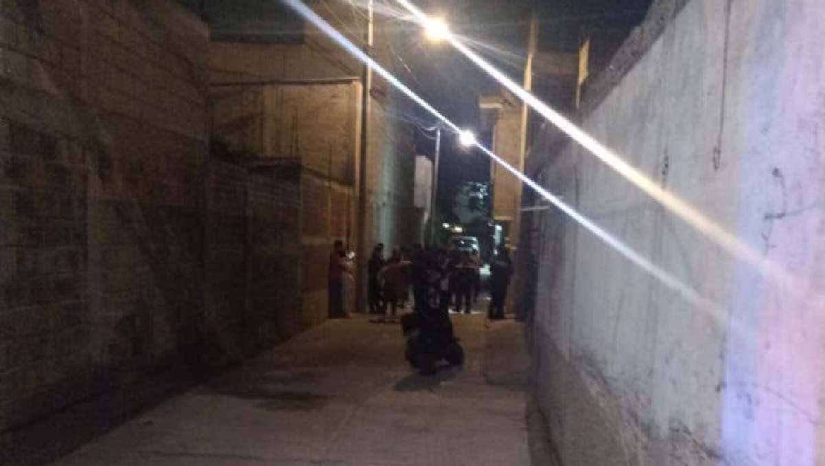 Testigos relatan que un hombre habría disparado a sus familiares en San Miguel Acuitlapilco. | Foto: Especial