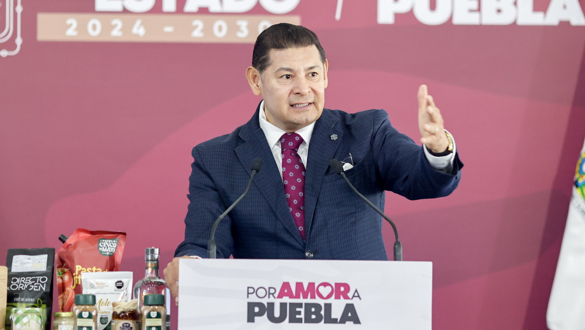 Alejandro Armenta Mier, gobernador de Puebla | Agencia Es Imagen