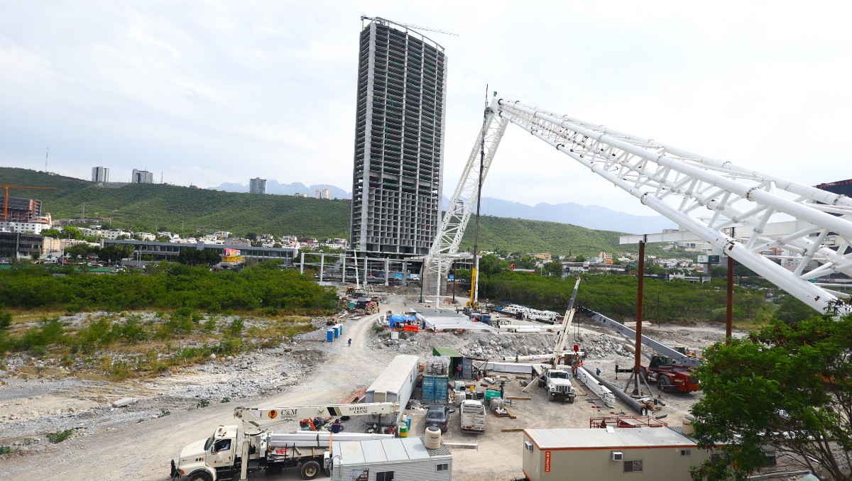 Construcción del Puente de la Virgen en el río Santa Catarina en Monterrey | Jorge López