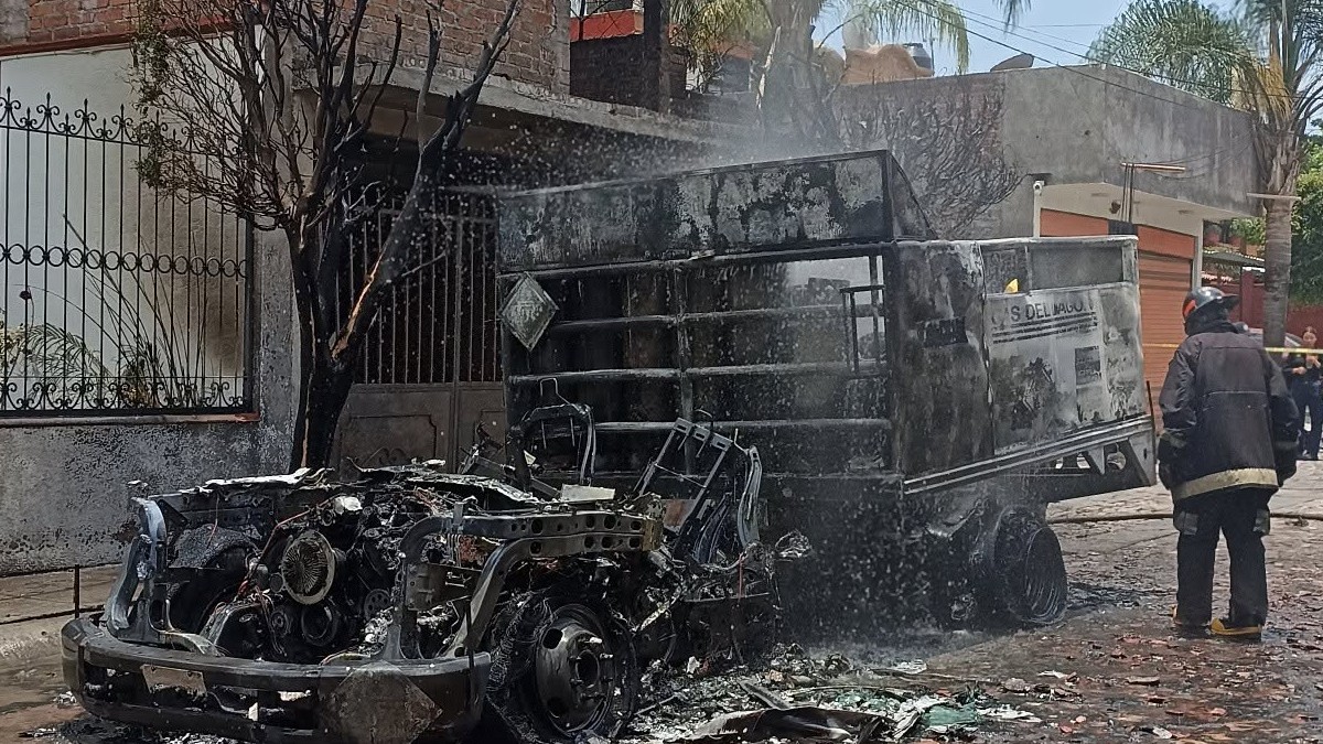 El incidente no dejó personas lesionadas, pero sí daños materiales en al menos tres viviendas y varios vehículos. | Cortesía.