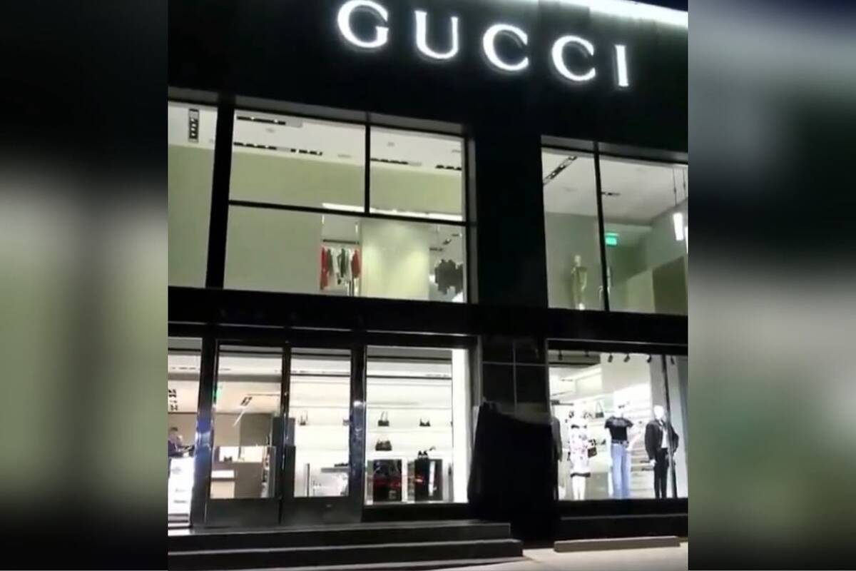 Los asaltantes se hicieron pasar por clientes para distraer a los trabajadores.