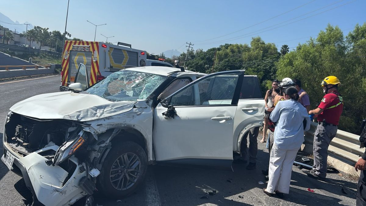 Las pasajeras de la camioneta fueron trasladadas con diversas lesiones. Foto: Especial