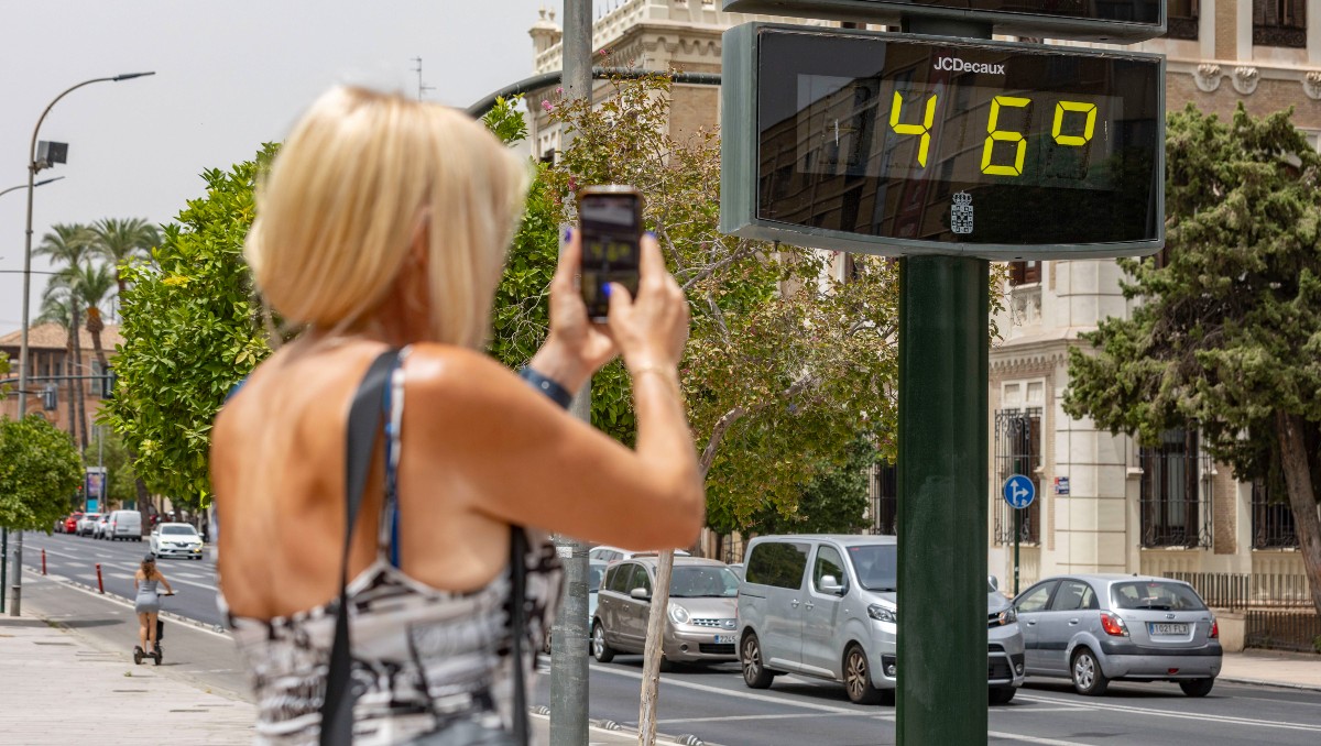 Los servicios meteorológicos franceses confirmaron este lunes el comienzo de una nueva ola de calor. | EFE