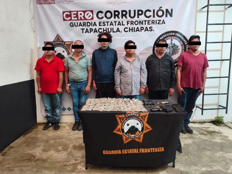 Los sospechosos fueron interceptados a bordo de una unidad de transporte público en el boulevard Gustavo Díaz Ordaz.