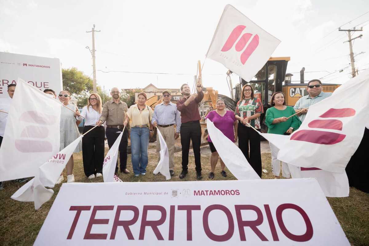 El alcalde Beto Granados encabezó el arranque de la pavimentación de la calle Poniente 2 en la colonia Jesús Vega, en Matamoros.
