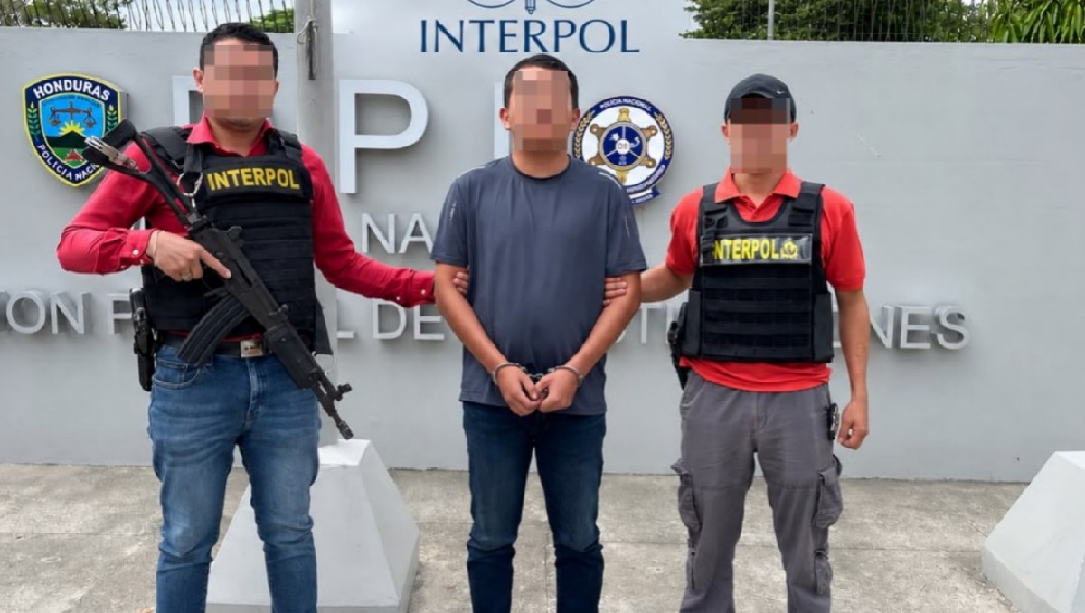 Las autoridades le aseguraron dinero en efectivo. | Foto: Policía Nacional de Honduras