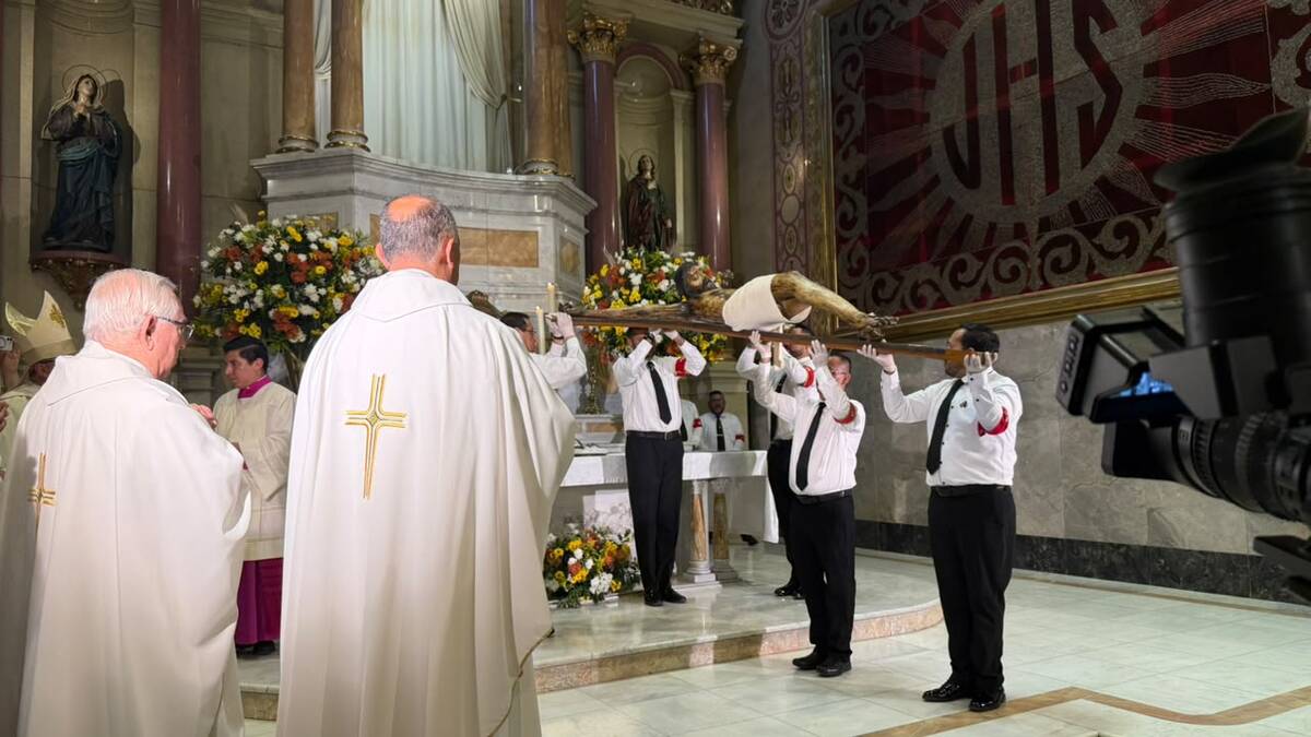 Catedral de Santiago recibe a devotos previo al tradicional descenso del Santo Cristo de la Capilla. (Kevin Carranza)