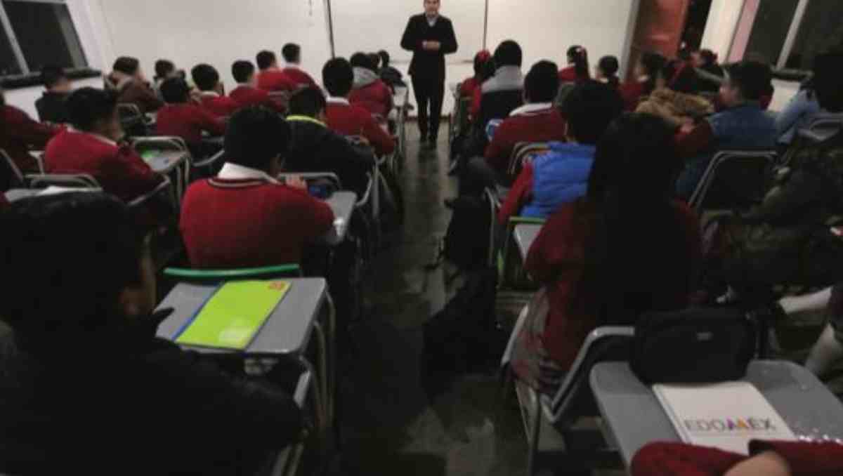 Cada escuela del Edomex establecerá el tiempo y las reglas para el uso de celulares en las aulas tras la nueva reforma. | Foto: Tania Contreras