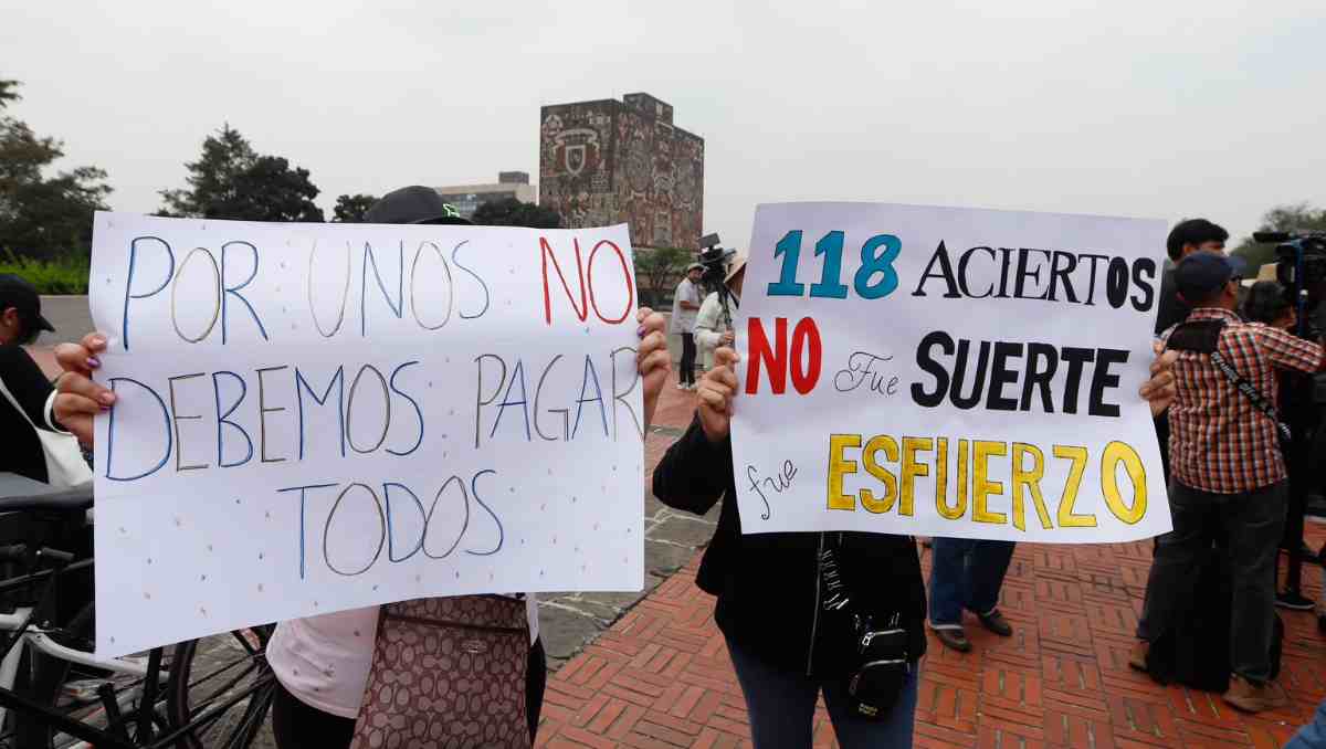 Estudiantes admitidos en la UNAM se manifestaron para exigir certeza en su inscripción al ciclo 2026-2027. | Foto: Alma Paola Wong