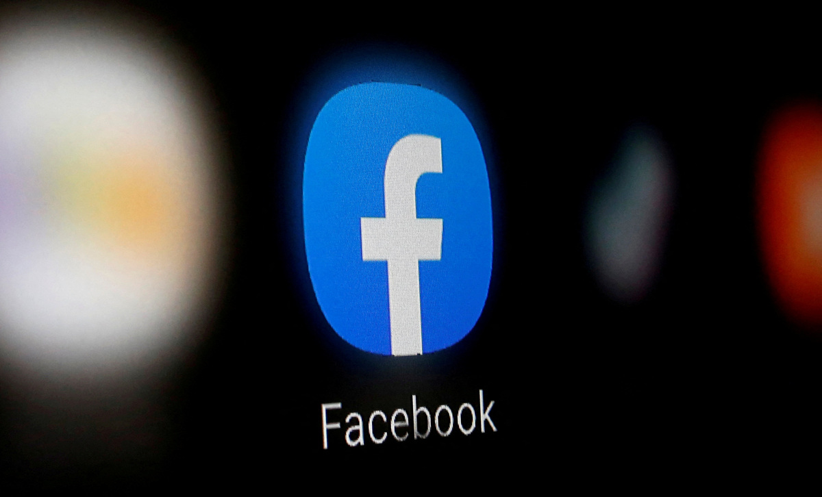 Los jóvenes buscan empleo principalmente en grupos de Facebook. | Foto: Reuters