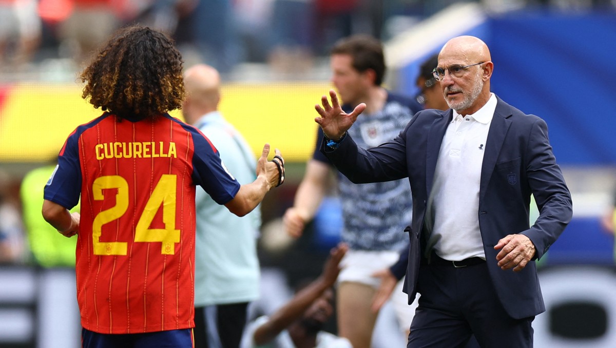Marc Cucurella cumple su promesa y se tatúa a Luis de la Fuente tras ganar el Mundial (Reuters)