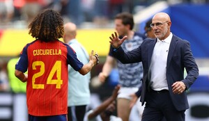 Marc Cucurella cumple su promesa y se tatúa a Luis de la Fuente tras ganar el Mundial 2026.