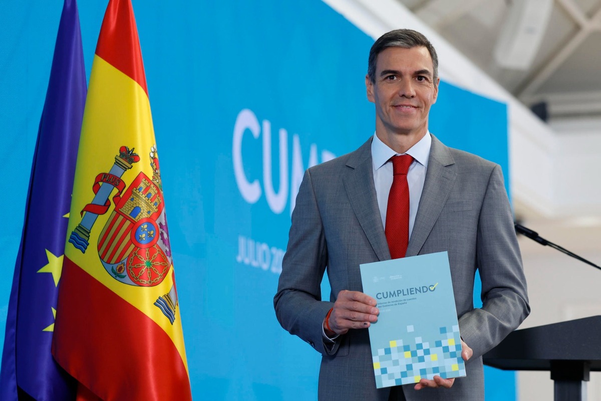 Pedro Sánchez, presidente de España, declara acerca de incendios, economía y escándalo familiar | Foto: EFE