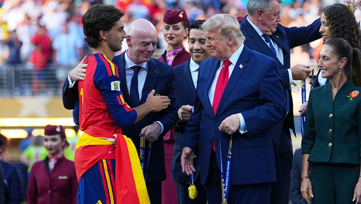 Trump comparte video de Ferran con la gorra de Make Spain Great Again (AP)