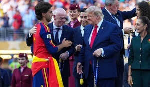 Donald Trump, presidente de Estados Unidos, compartió varias veces el video de Ferran Torres luciendo la gorra "Make Spain Great Again" en festejo de España