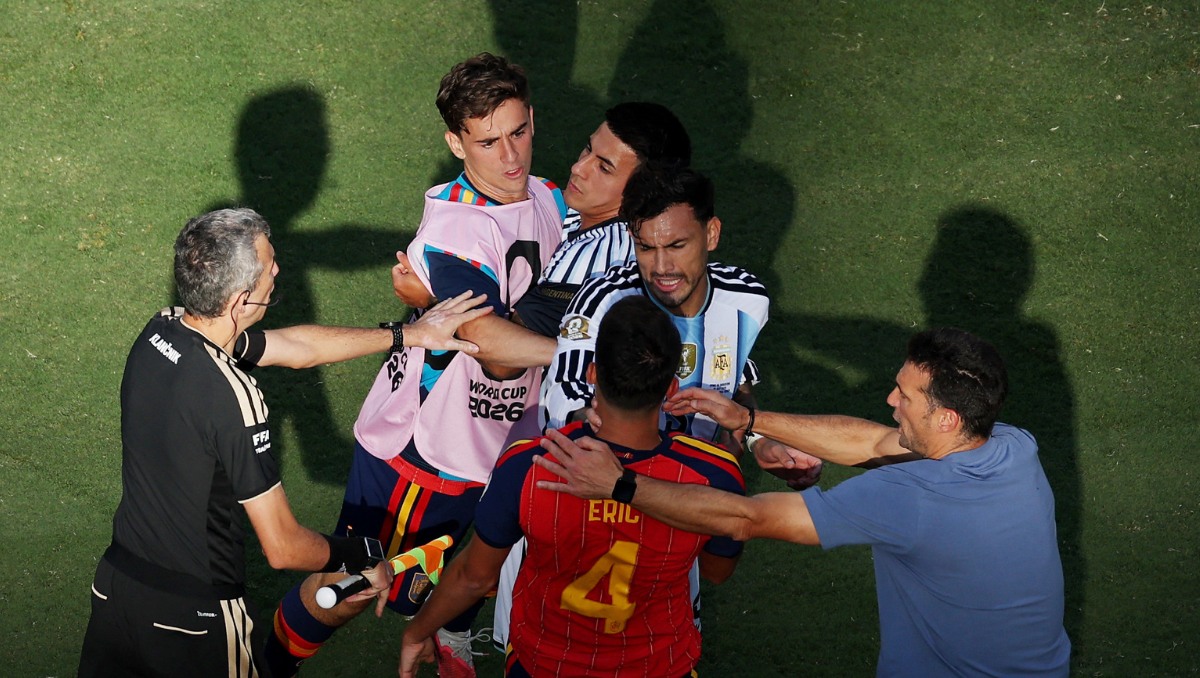Abren procedimiento contra jugadores de Argentina y Gavi tras incidentes en la Final del Mundial 2026 (AFP)