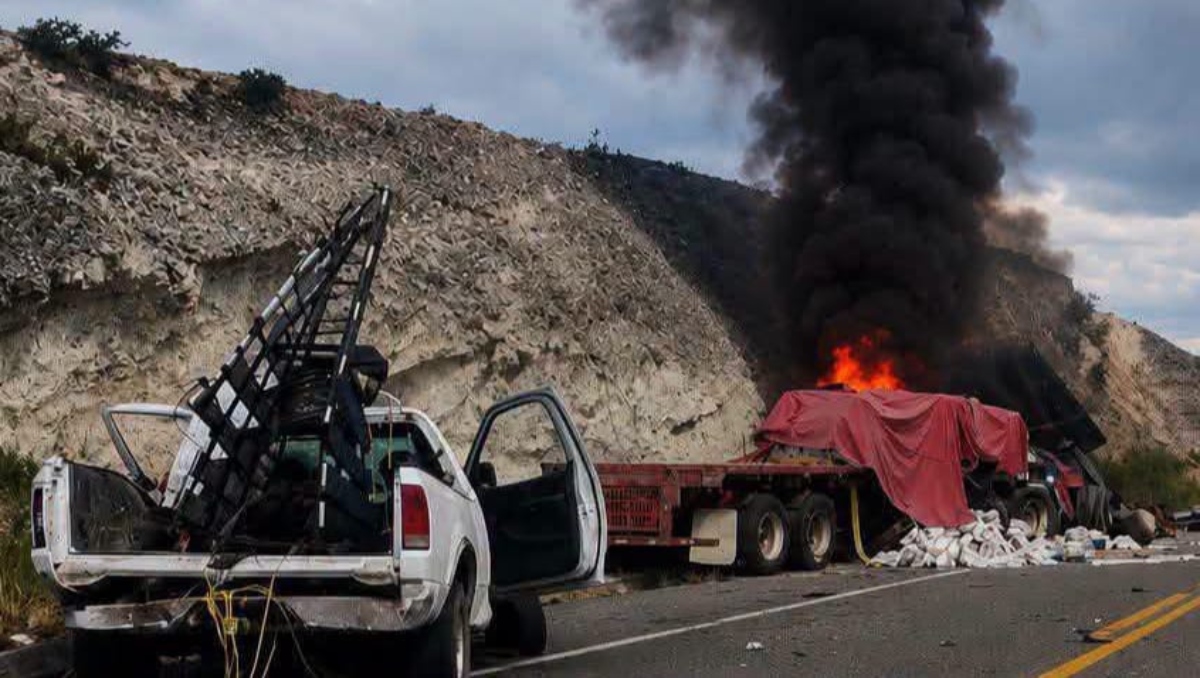Choque en la Cuacnopalan-Oaxaca deja dos muertos y vehículo incendiado | Facebbok Tepanco Tv