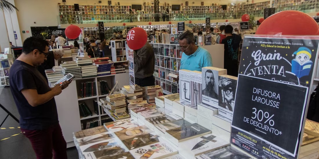 Conoce las fechas, librerías y actividades de la Venta Nocturna del Fondo de Cultura Económica 2026 este 3 de septiembre. | Especial