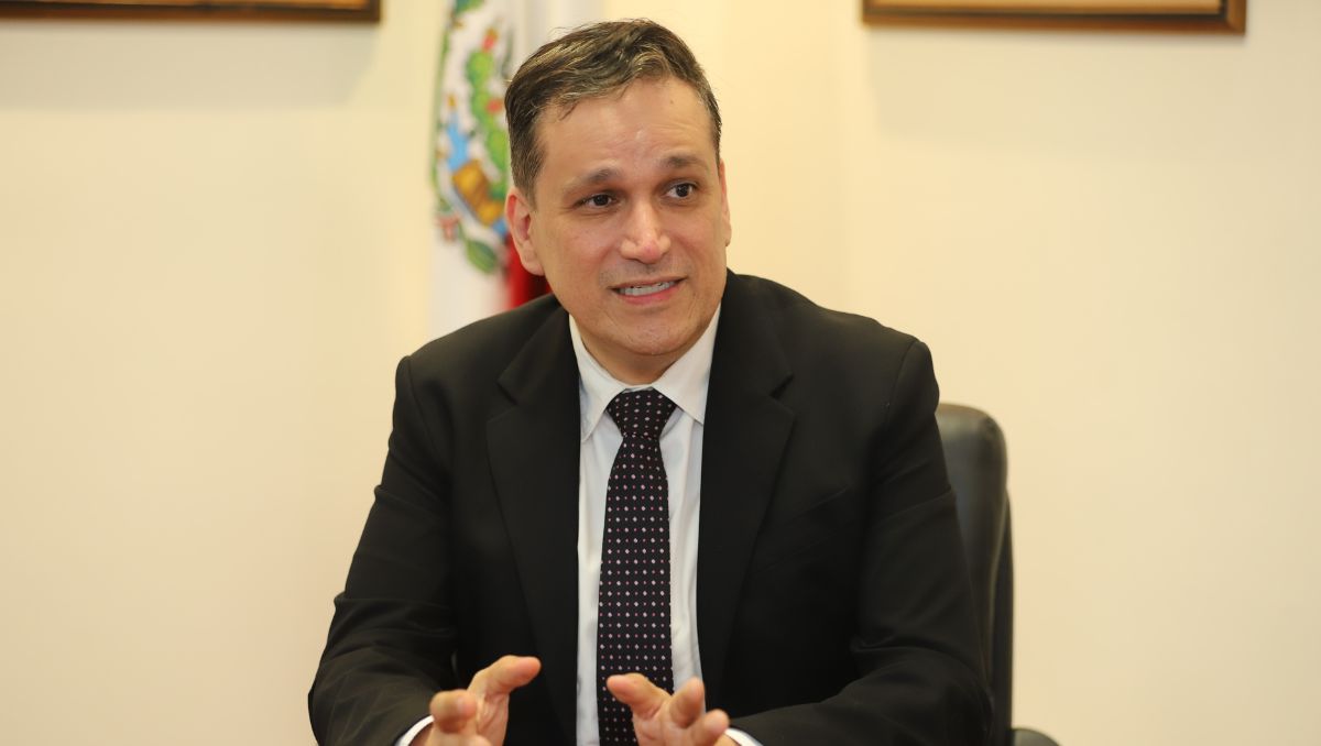 El encargado del Despacho de la Tesorería es señalado por presuntamente ocupar dos cargos. R. Alanís, L. Guerra y L. Rocha