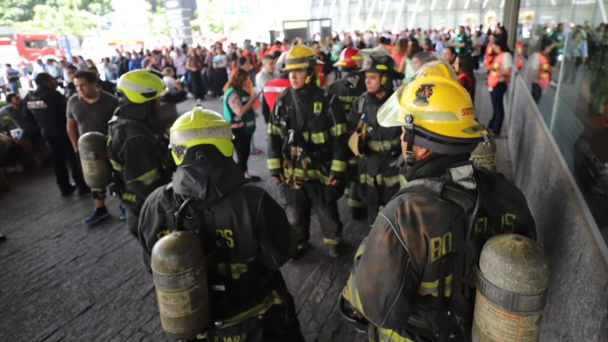 Falsa alarma de gas en Av. Américas y Country Club: Evacuan a 1,600 personas (Cortesía Protección Civil Guadalajara)
