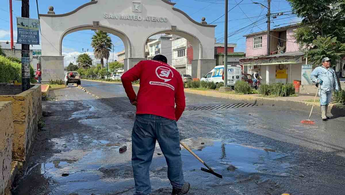 Tras la fuerte lluvia, municipios del Valle de Toluca desplegaron brigadas para atender encharcamientos y vialidades. | Foito: Especial