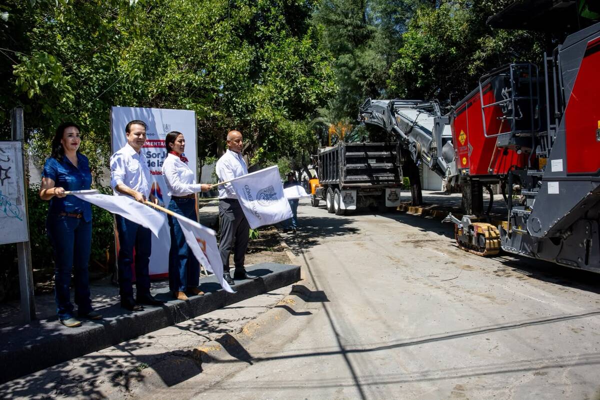 Inicia pavimentación de la calle Sor Juana Inés en Gómez Palacio. | Foto: Gobierno de Durango.