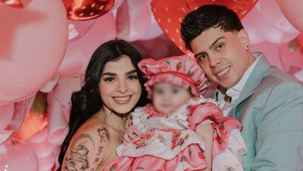 Karely Ruiz junto a su hija Madisson y su esposo Jhon (IG)