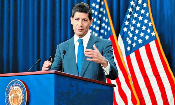 Kevin Warsh reiteró su compromiso de combatir la inflación. SHAWN THEW/EFE