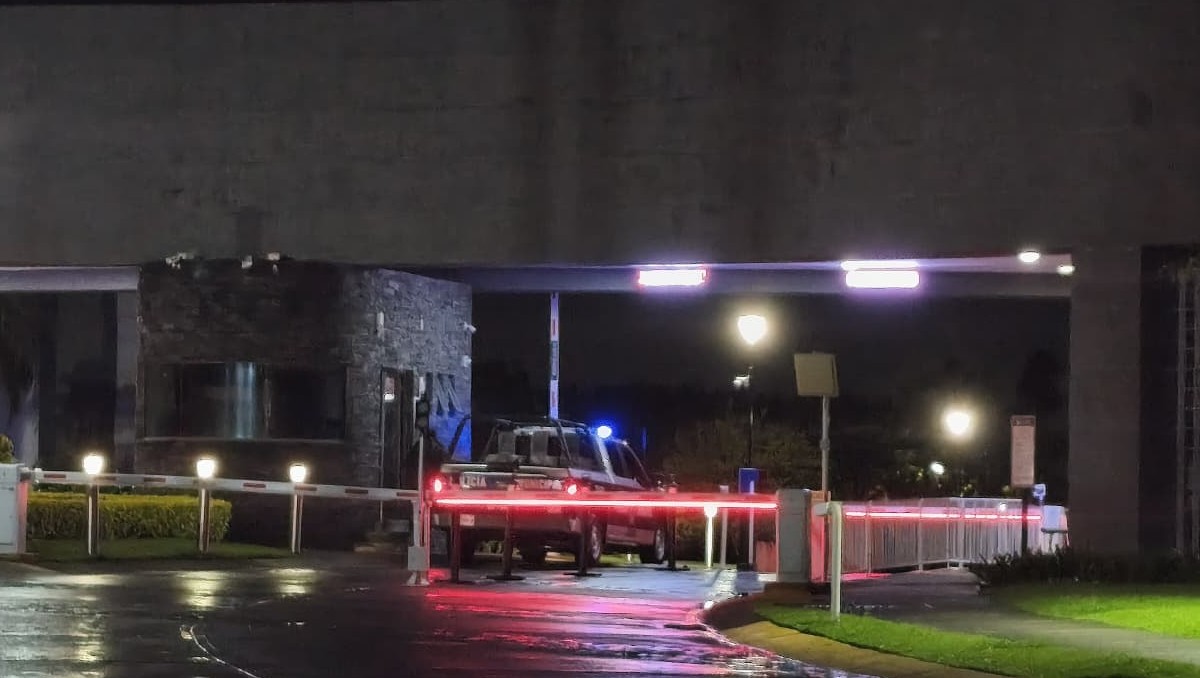 Policías llegaron al coto en Olivos Residencial luego del crimen en Zapopan (Vicente Torres Alfaro)