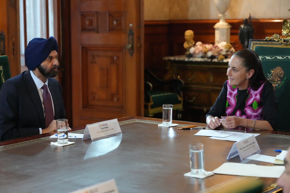La Presidenta recibió esta tarde en Palacio Nacional al dirigente del Grupo Banco Mundial, Ajay Banga. | Foto: X