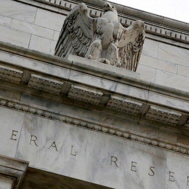 Un águila remata la fachada del edificio de la Reserva Federal de Estados Unidos en Washington. Julio de 2013.