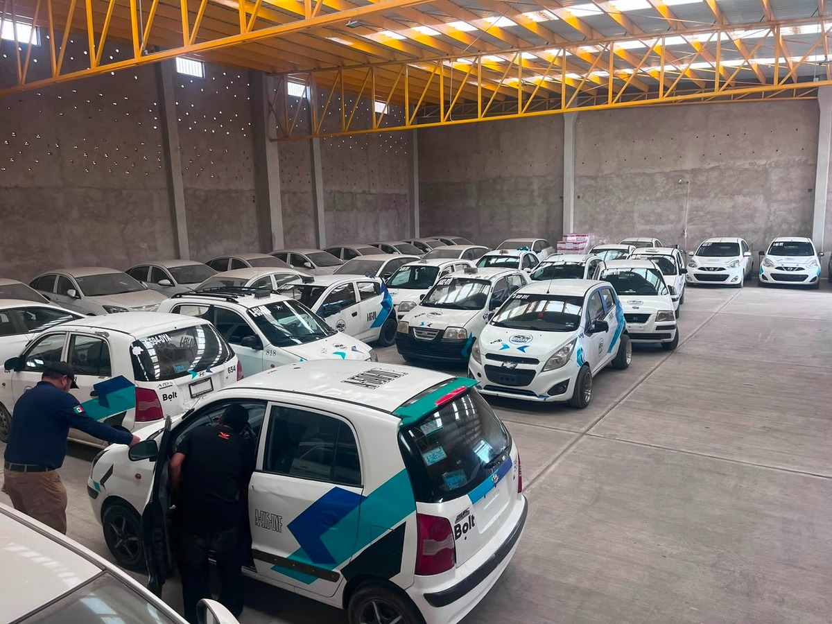 Buscan garantizar condiciones en igualdad para los taxistas si cumplen con la normatividad. | Fotos: Cortesía Gobierno del Estado de Durango