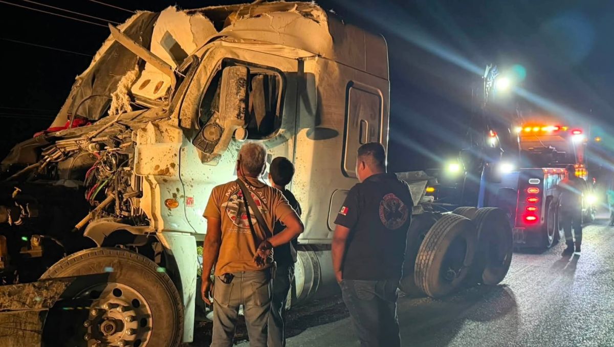 El conductor de la pesada unidad fue identificado como Ángel López, originario de Saltillo, Coahuila. | Cortesía de